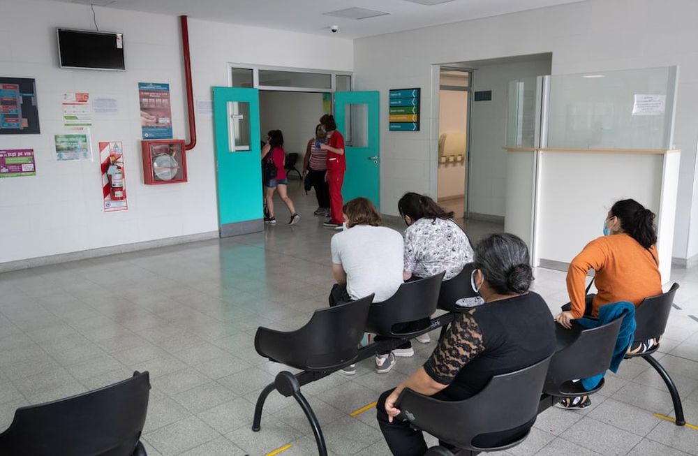 En el Ministerio de Salud provincial confirman la tendencia al aumento. En pacientes ambulatorios, la positividad aumenta desde fines de julio. | Foto: Ignacio Blanco / Los Andes