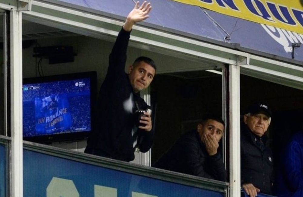 Juan Román Riquelme bajó hasta el vestuario.