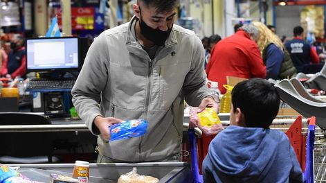 La inflación y la pobreza van de la mano en los datos que se publican mes a mes. Foto: Mariana Villa / Los Andes