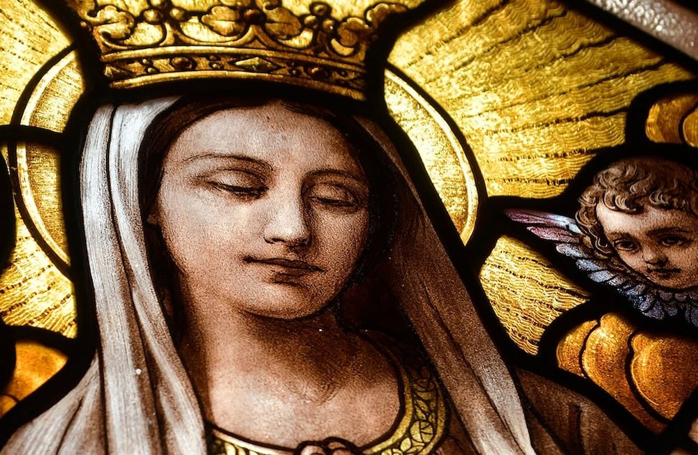 Vitral del Camarín de la Virgen de María Auxiliadora de Rodeo del Medio en Maipú, realizado por el artista español Antonio Estruch / Foto Archivo Los Andes