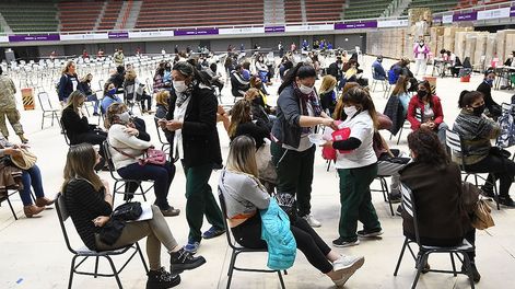 Los Andes | Se inoculará con primeras dosis a docentes y no docente de los grupos 2, 3 y 4 mayores de 40 años sin comorbilidades. Foto: José Gutierrez / Los Andes