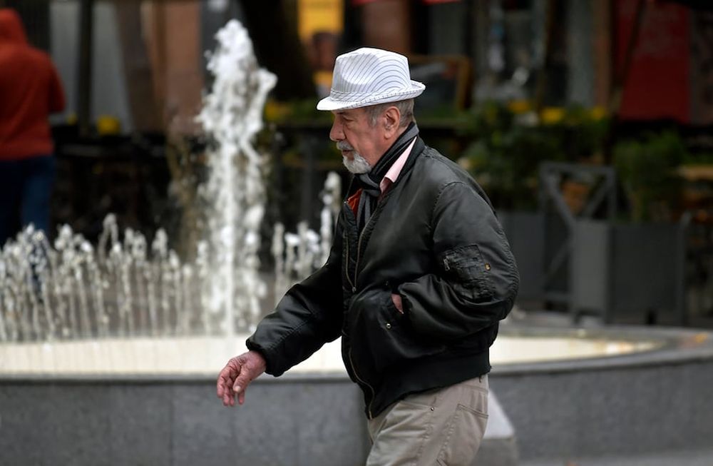Según lo anunciado en el pronóstico del tiempo, para mañana se espera un descenso de la temperatura y por lo menos hasta el sábado, las máximas oscilarán entre los 18 y 20 grados.“Mayormente nublado con precipitaciones aisladas y vientos moderados del Sudeste”, indicó la Dirección de Agricultura y Contingencias ClimáticasFoto : Orlando Pelichotti