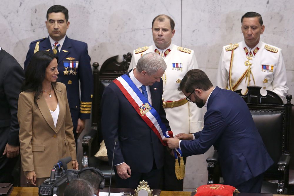 José Antonio Kast y Gabriel Boric en el traspaso de mando en el Congreso Nacional de Chile