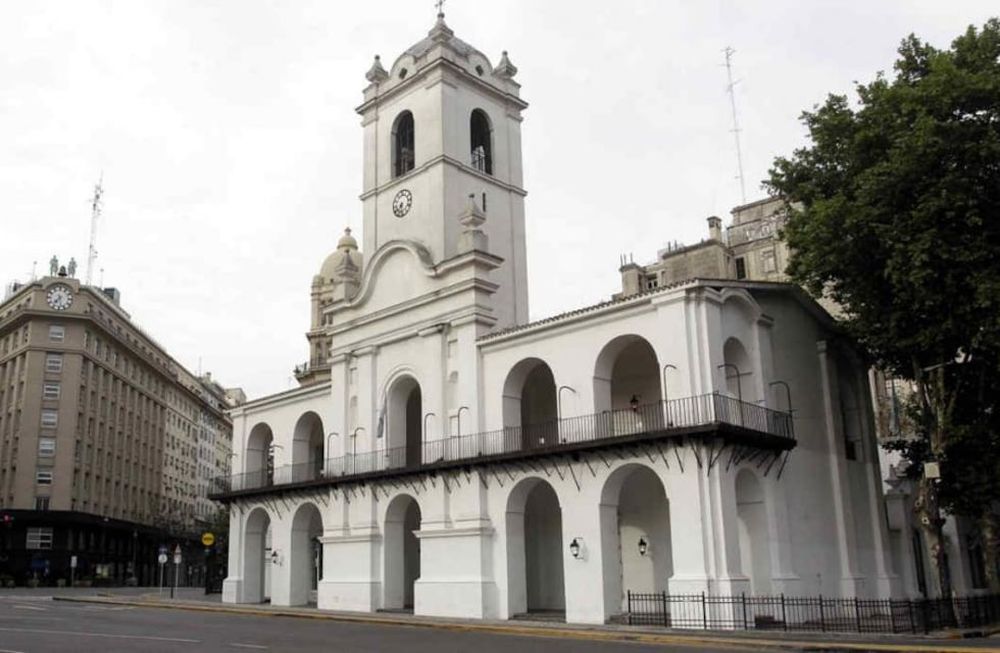 Es obligación de la actual dirigencia lograr acuerdos, como los de los fundacionales de Mayo de 1810 para que la Argentina retome un sendero que mucho costó construir.