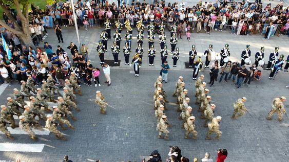Emocionante y espectacular homenaje a los combatientes de Malvinas en Mendoza.