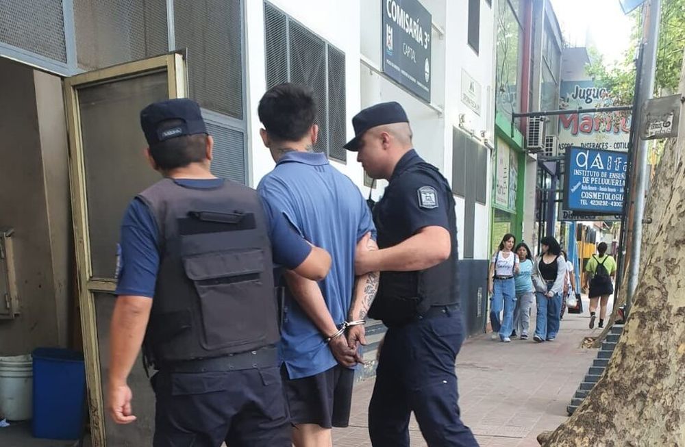 El acusado fue trasladado a la Oficina Fiscal 13, donde quedó detenido. | Foto: Ministerio de Seguridad