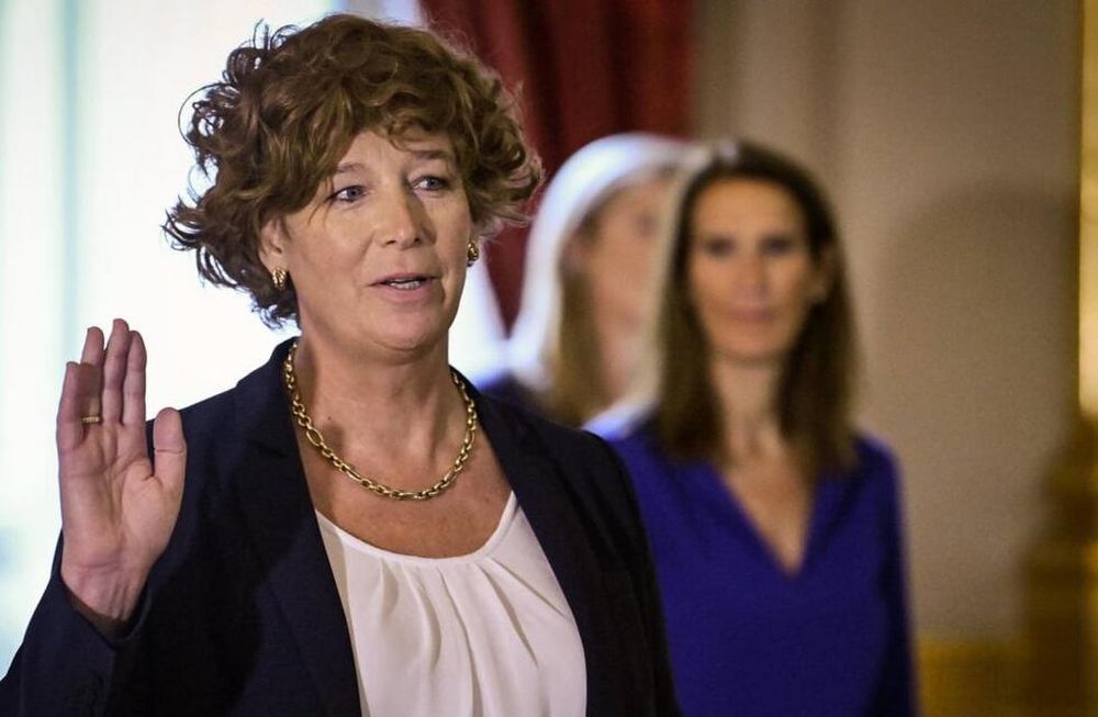 Petra De Sutter es ginecóloga y profesora experta de fertilidad. Ha ocupado varios cargos públicos y es una figura reconocida en la esfera política del viejo continente.