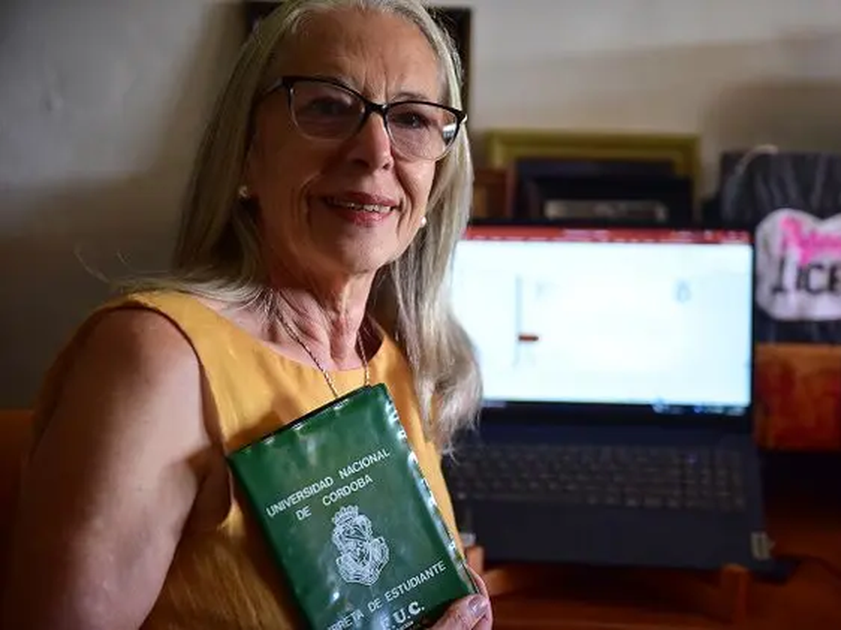 La alegría de recibir un título a los 65