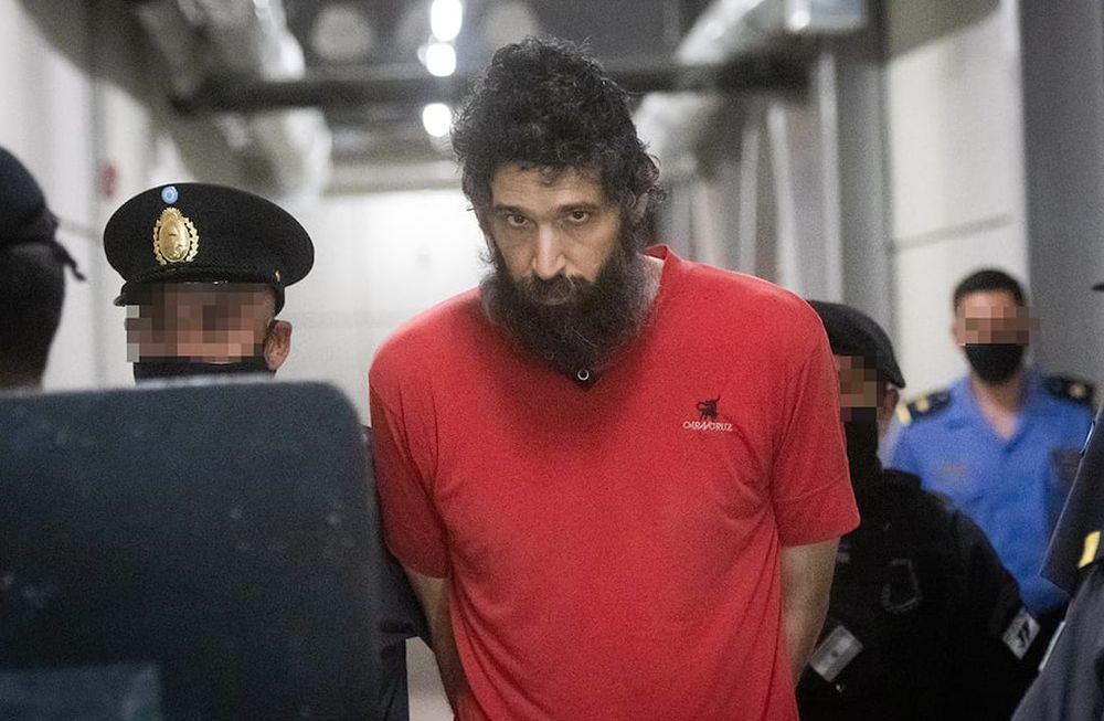 El israelí Gil Pereg (40) llegó pasadas las 8 al Polo Judicial para estar presente en la primera audiencia del juicio en su contra por los homicidios de su madre Pyrhia Saroussy y de su tía Lily Pereg, ocurridos en enero de 2019 en Guaymallén.