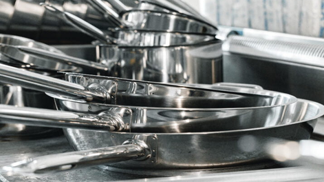 El truco de limpieza casero que deja como nuevos a los objetos de metal de tu hogar