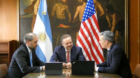 Impsa logró reestructurar su deuda con apoyo del 86% de los acreedores. En la foto, Juan Manuel Domínguez (vicepresidente), Jorge Salcedo (presidente) y Pablo Magistocchi (country manager)