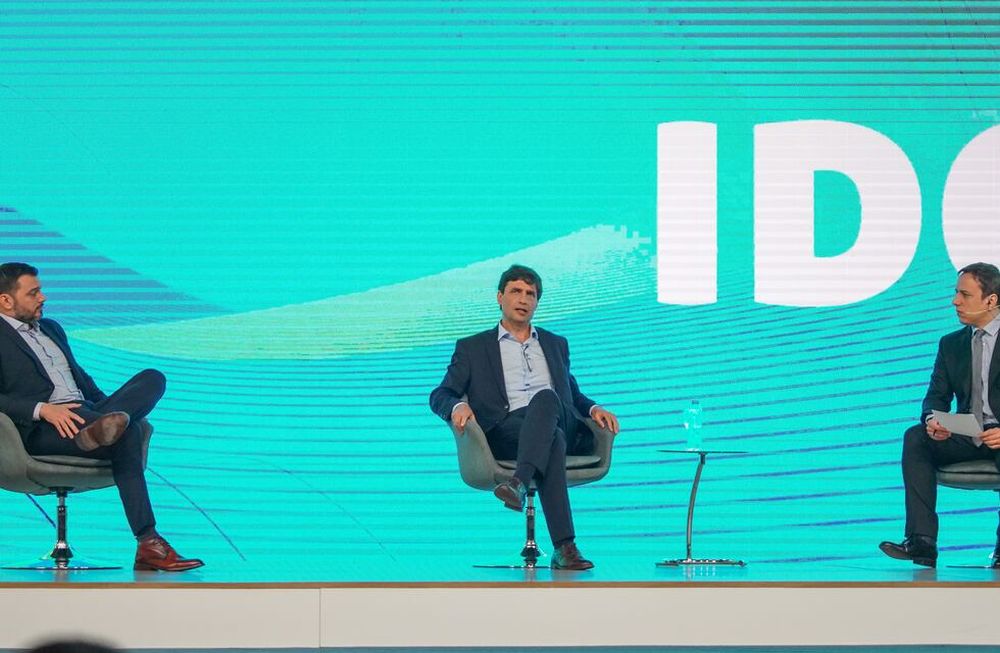 Emmanuel Alvarez Agis y Hernán Lacunza en el Coloquio de Idea por una Argentina sostenible, en el centro Costa Salguero 13/10/2021 FTP Foto: Rafael Mario Quinteros