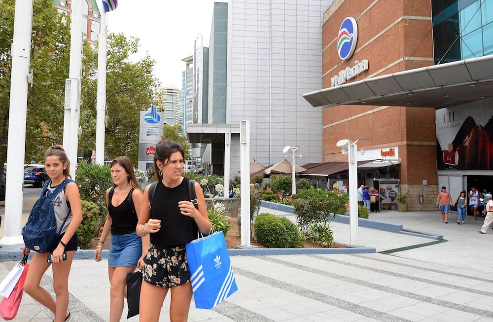 Las compras en CHile, se verán reflejadas en la arjeta como consumos en dólares y existe un rulo legal para pagar menos por los consumos, siempre que no se refinancie el saldo.
