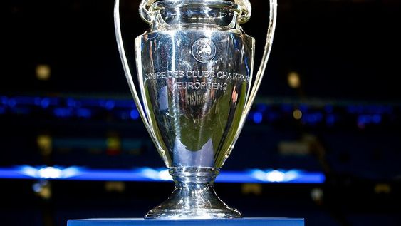 La definición de la Liga de Campeones del fútbol europeo quedó hoy nuevamente en jaque al endurecerse las medidas de seguridad sanitarias por un rebrote de coronavirus en Lisboa, Portugal.