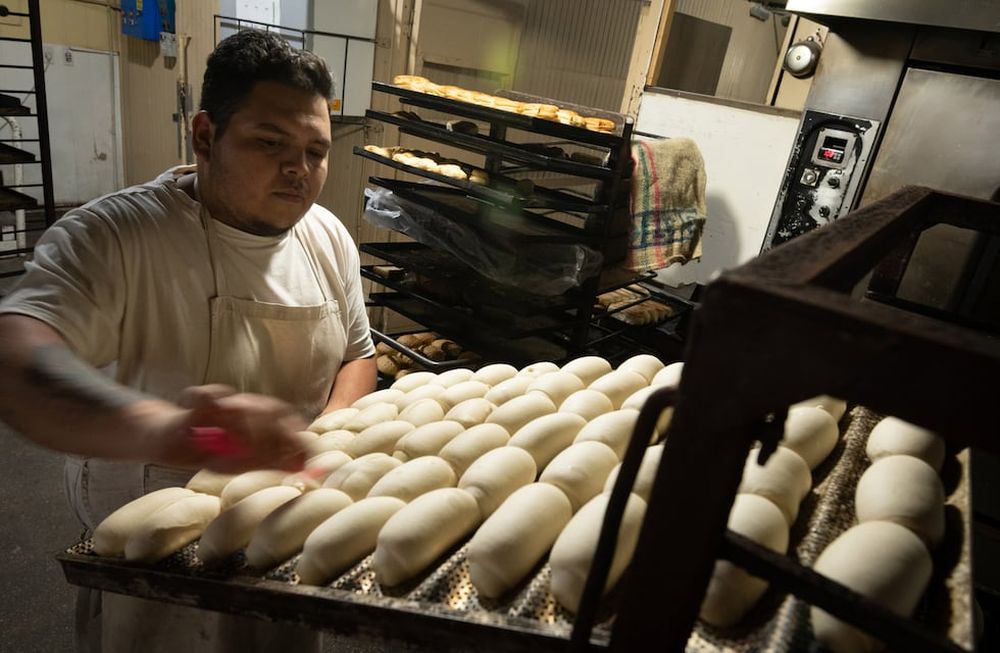 En el último trimestre del año, 13 mil personas se sumaron en el mercado laboral, pero al mismo tiempo, 10 mil ocupados más buscan un segundo empleo para completar salarios que no alcanzan. Foto: Ignacio Blanco/Los Andes.