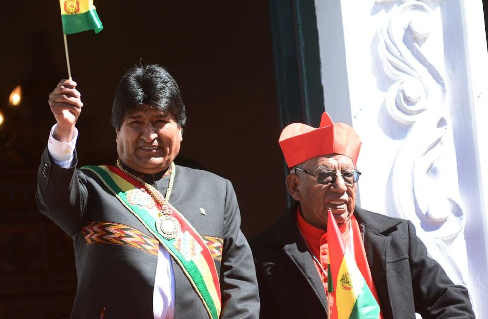 Escándalo en Bolivia: le robaron la medalla presidencial a Evo Morales
