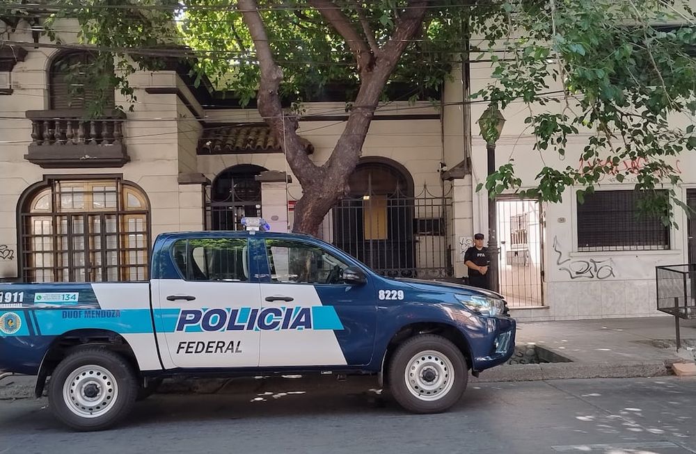 La policía federal allanó hoy la vivienda donde en 2020 asesinaron a Marcos Figueroa. Foto: Los Andes.