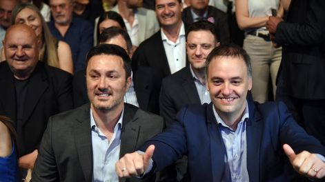 Luis Petri y Manuel Adorni en el Auditorio Ángel Bustelo.
