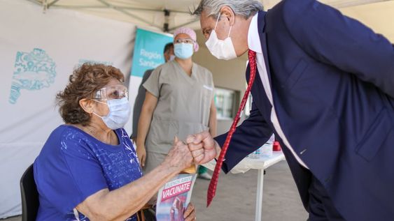 Entre las vacunas y la justicia. Fernández llega hoy a Mendoza tras el escándalo del vacunatorio VIP y la ofensiva judicial. Foto: Gentileza Presidencia de la Nación.