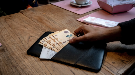 Un reciente fallo reavivó el dilema por la propina para los mozos&nbsp;