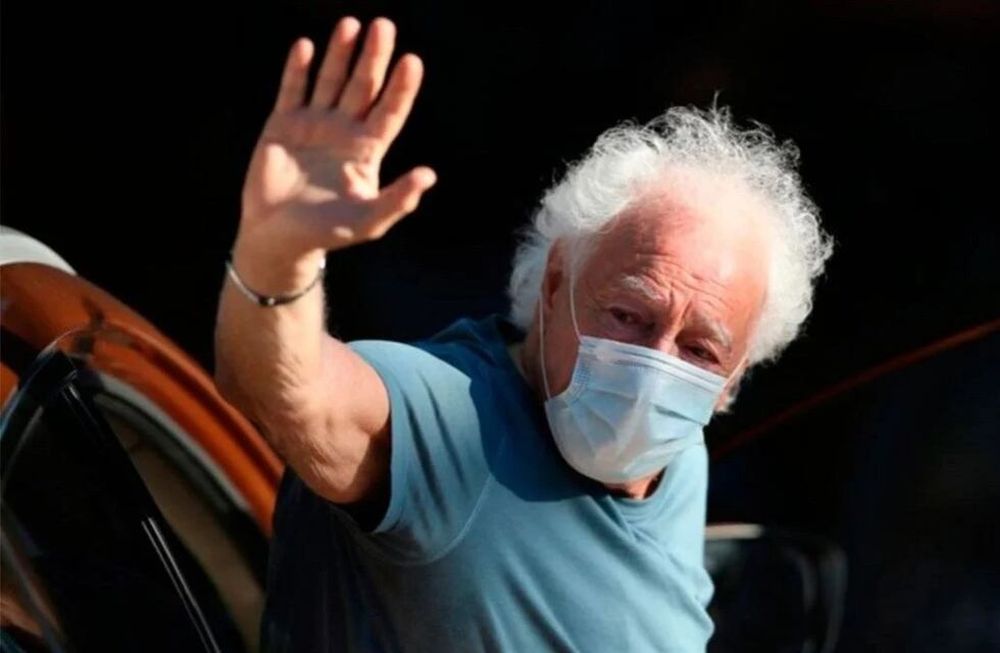 Guillermo Coppola tuvo dificultades respiratorias y lo dejaron internado