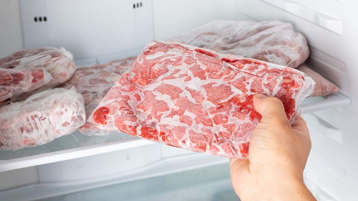 Cómo descongelar la carne recién sacada del freezer y sin microondas para evitar la acumulación de bacterias