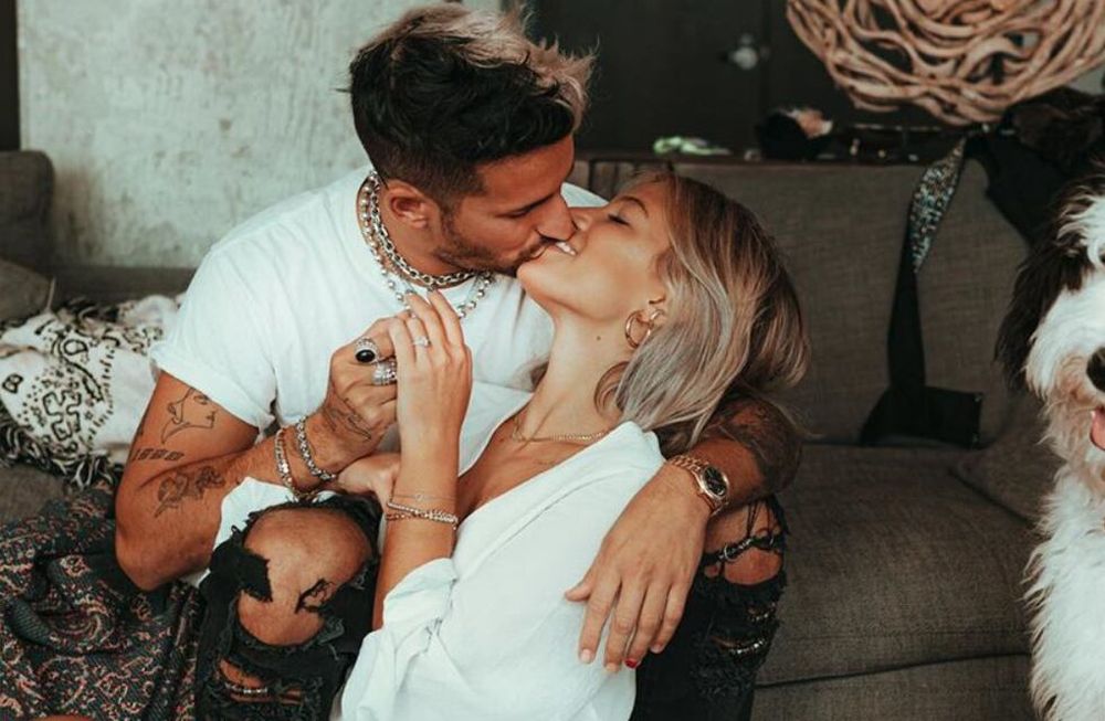 La pareja dio a conocer su compromiso en las redes sociales. - Instagram