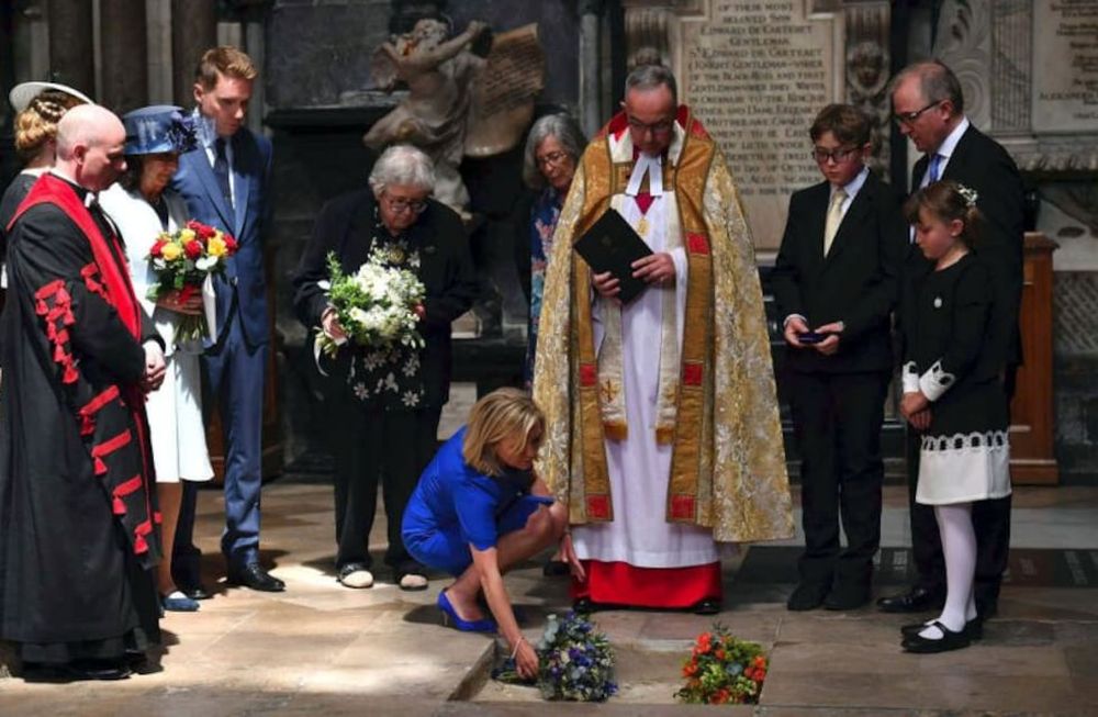 Un mensaje de Stephen Hawking partió al espacio