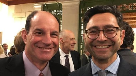 El científico estadounidense David Julius y el estadounidense de origen libanés y armenio Ardem Patapoutian, los ganadores del Nobel de Medicina. / Gentileza