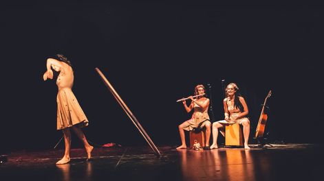 Claroscuro. Los miedos y el renacer interior conjugados en una obra que mezcla danza, canto y teatro