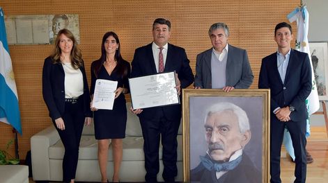 Los Andes | Suplemento Aniversario 140 años de Diario Los AndesEl vicegobernador Mario Abed distinguió a diario Los Andes por sus 140 años. Foto: Orlando Pelichotti