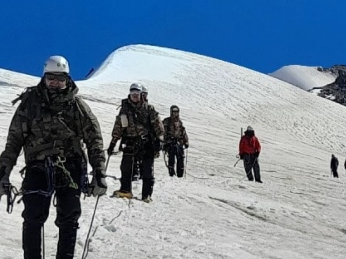 Histórico: una expedición del Ejército Argentino conquistó por primera vez una cumbre brava en el Himalaya. Foto: Ejército Argentino
