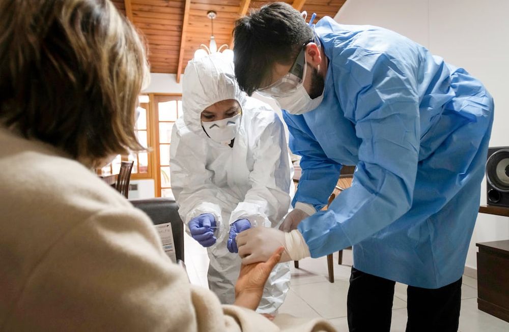 Piden al Gobierno provincial que se aumenten de manera urgente los testeos rápidos en toda la provincia para prevenir casos de Covid-19. - Ignacio Blanco / Los Andes