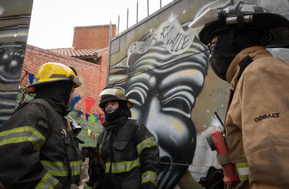 La Enkosala Gladys Ravalle quedó completamente destruida por un incendio y artistas locales buscan el modo de ayudar a volver a levantar el teatro. - Foto: Ignacio Blanco / Los Andes