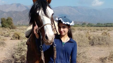 Los Andes | Julieta ama a los caballos desde que tiene memoria. A los 12 años comenzó a tomar sus clases de equitación y asegura que nunca se alejará de ellos. Foto: gentileza
