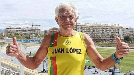 Juan López luego de correr una de sus maratones.