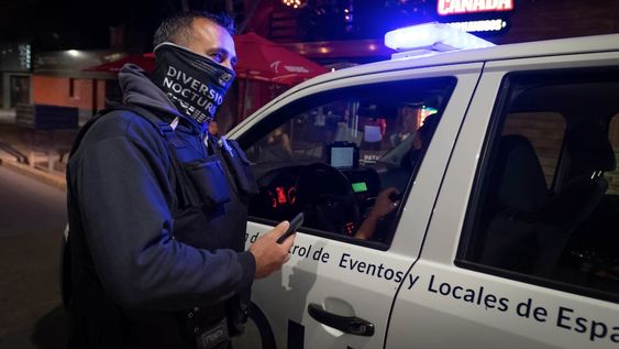 La Subdirección de Control de Eventos y Locales de Esparcimiento del Ministerio de Seguridad, a través de efectivos policiales y en conjunto con los municipios dio el cese de actividades festivas clandestinas. / Archivo