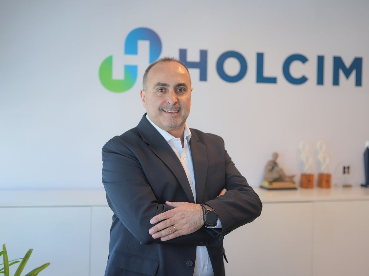 Holcim invirtió más de USD 200 millones en Argentina en cinco años. Pese a la caída del consumo del 25%, sostiene planes de expansión y transformación.