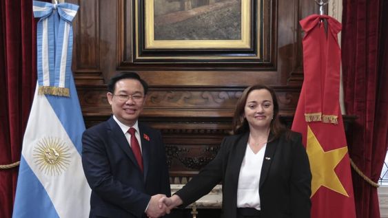 La presidenta de la Cámara de Diputados, Cecilia Moreau, recibió a su par de la Asamblea Nacional de la Republica Socialista de Vietnam, Dinh Hue Vuong - Gentileza