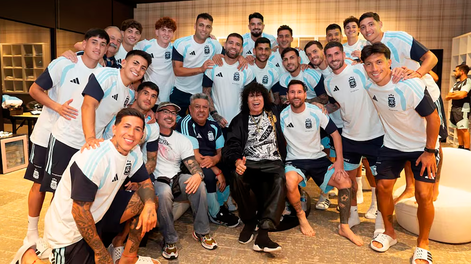 Los Andes | La Mona Jiménez se reunió con Messi y los jugadores en la concentración argentina
