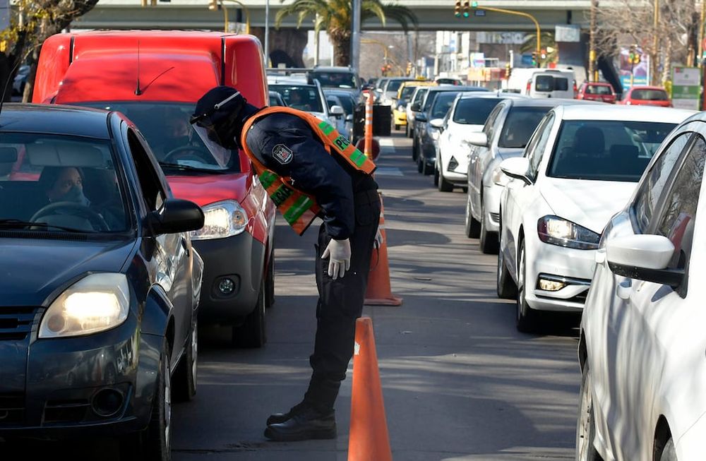 El Ministerio de Seguridad  anunció que, junto a las policías municipales, intensificará la vigilancia para que se cumplan las restricciones vigentes.