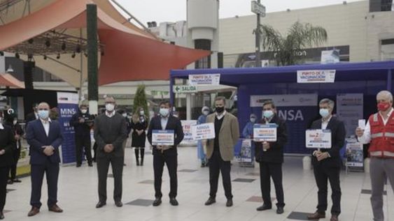 Compañías telefónicas y centros comerciales buscarán promover la vacunación contra el coronavirus a través de beneficios económicos y descuentos.