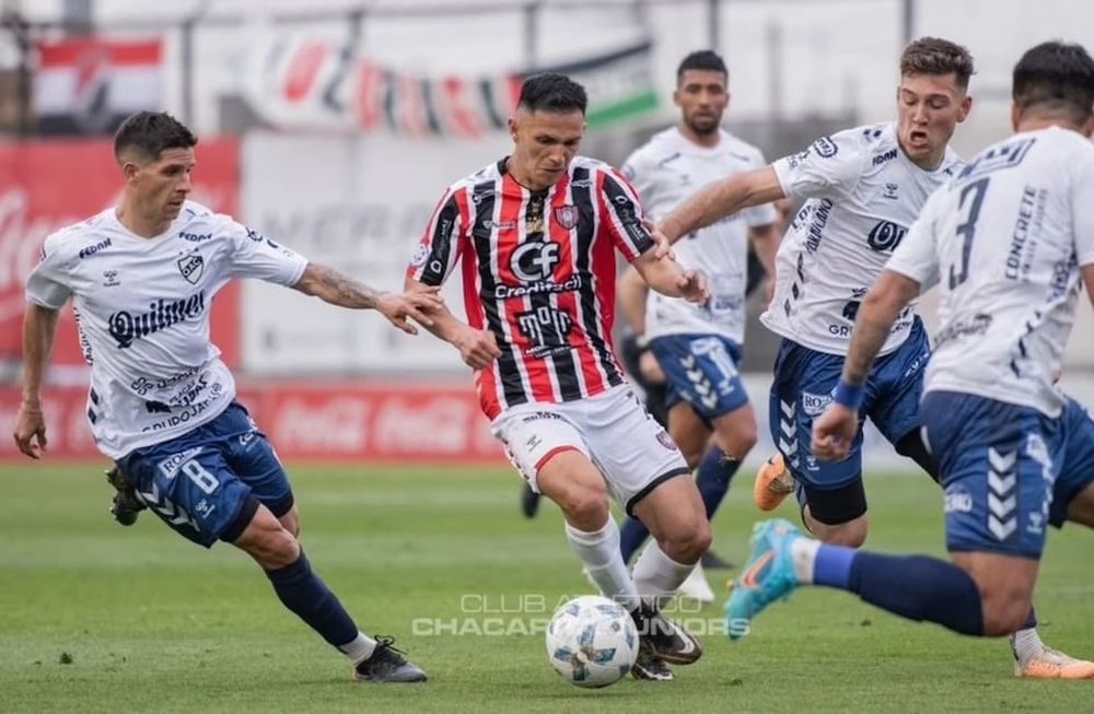 Chacarita dejó dos puntos en el camino y dejó la zona B de la Primera Nacional al rojo vivo. / Gentileza.