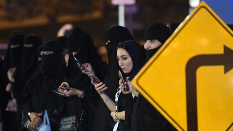 Tras una larga lucha, las mujeres saudíes ya pueden manejar