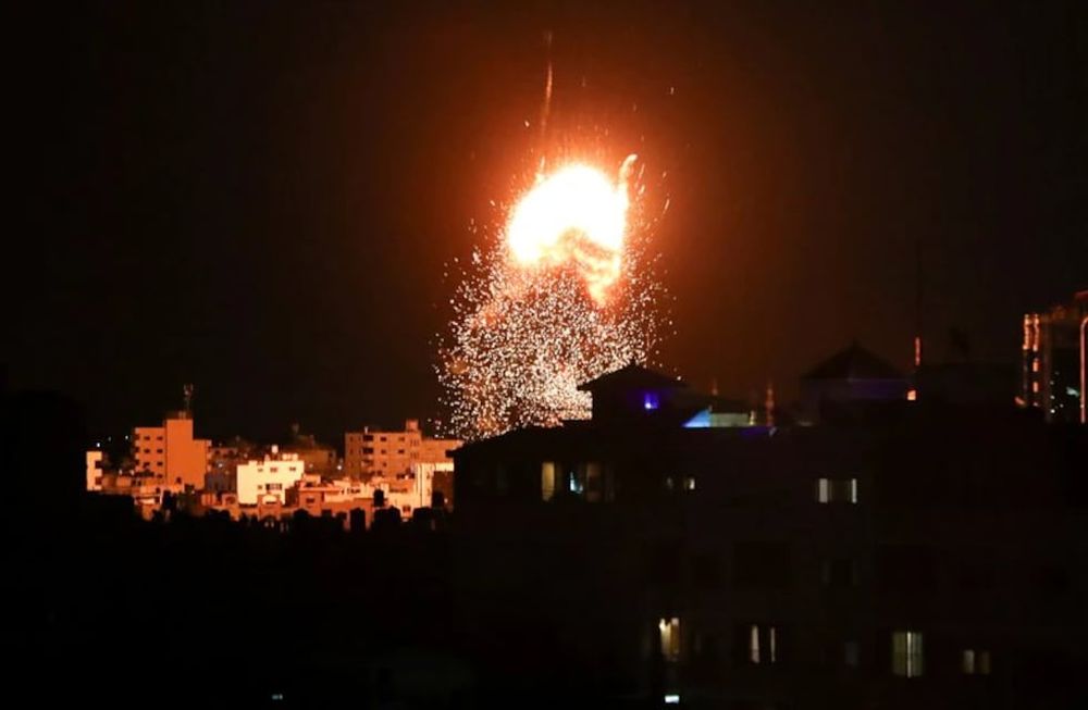 Aviones de guerra israelíes atacan un objetivo en el sur de la Franja de Gaza - Gentileza Infobae