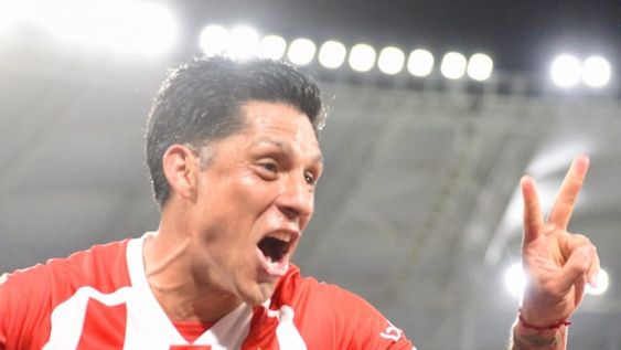 El volante maipucino, Enzo Pérez se encuentra en nuestra provincia vacacionando, mientras define su futuro, si vuelve a River o no. El jugador se alejó de Estudiantes, tras consagrarse campeón de la copa Trofeo de Campeones.