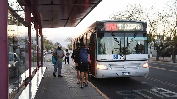 El financiamiento del transporte público sigue enfrentando a las provincias con Nación. Es que buena parte de los subsidios nacionales va a las empresas de área metropolitana de Buenos Aires (AMBA).Foto: José Gutierrez / Los Andes