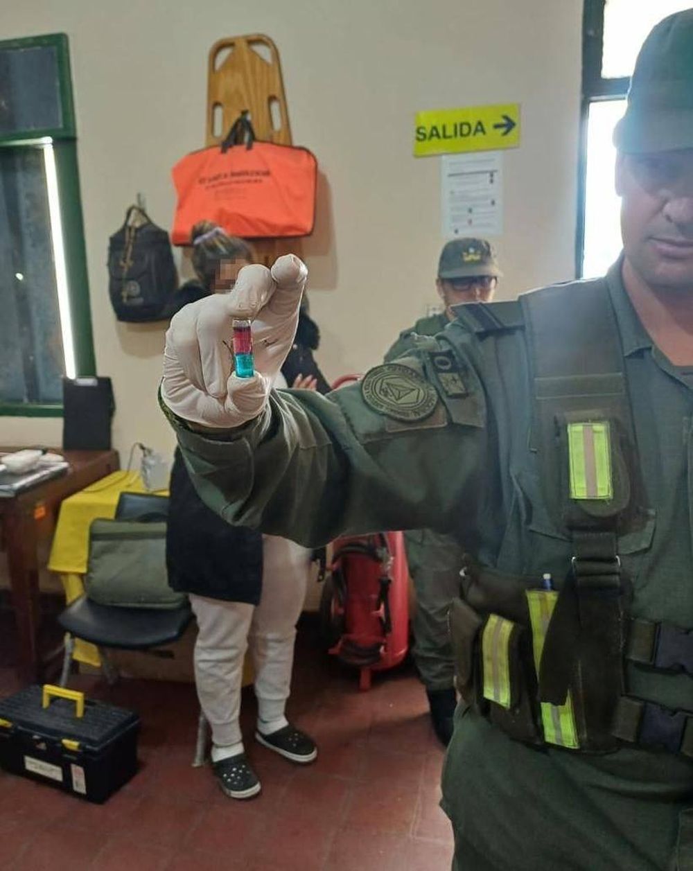 El narcotest realizado por personal de Gendarmería. 