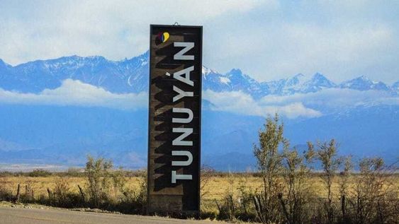 Suárez aceptó el pedido de Aveiro y prohibió el turismo interno en Tunuyán