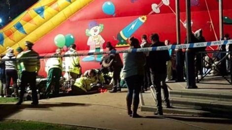 Ocho niños resultaron heridos al derrumbarse un tobogán inflable en Inglaterra